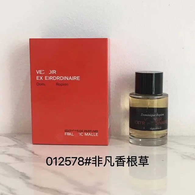   Portrait Mrs perfume -4