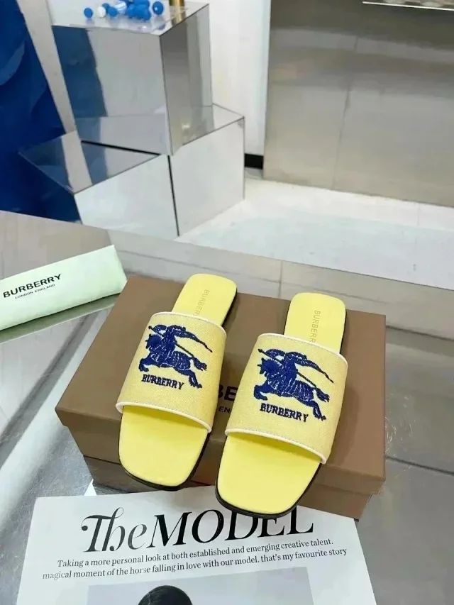 Gucci GG Supreme Slides [38 styles] -2