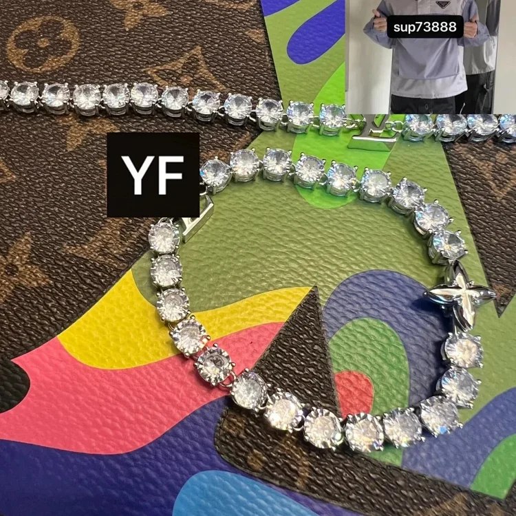  Louis Vuitton Monogram Diamond Bracelet -4