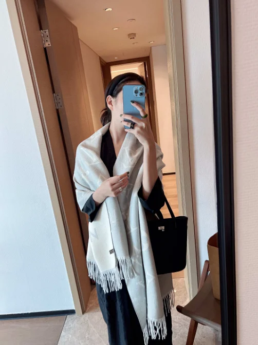  Louis Vuitton Monogram Flower Scarves [21 styles] -4
