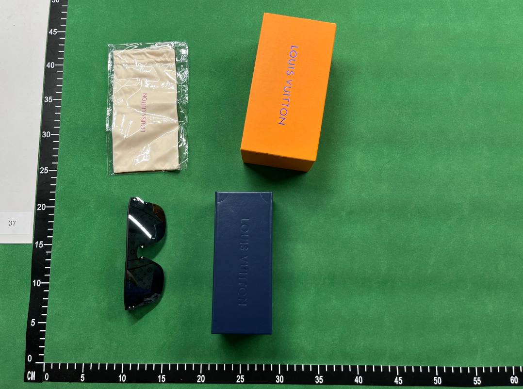  Louis Vuitton Monogram Shield Sunglasses [39 styles] -3