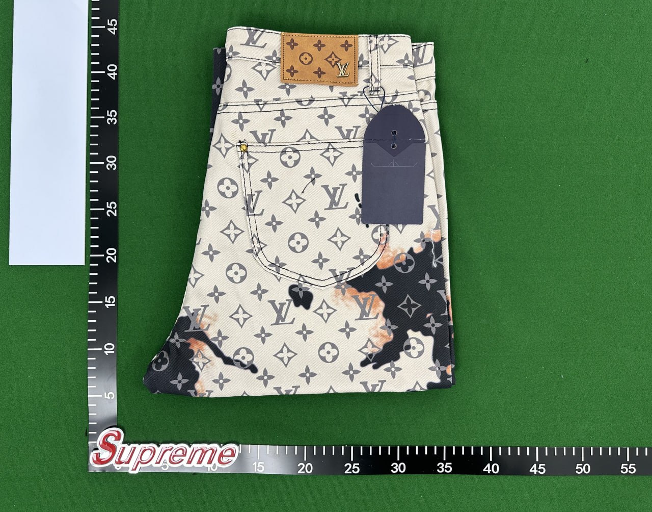   Louis Vuitton Monogram Jeans [20 styles] -4