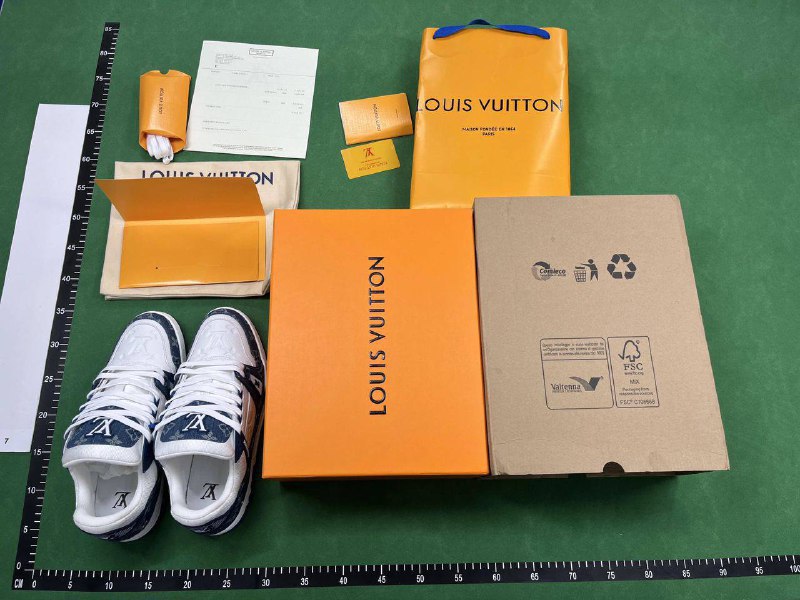 LV TRAINER SNRAKERSA -2