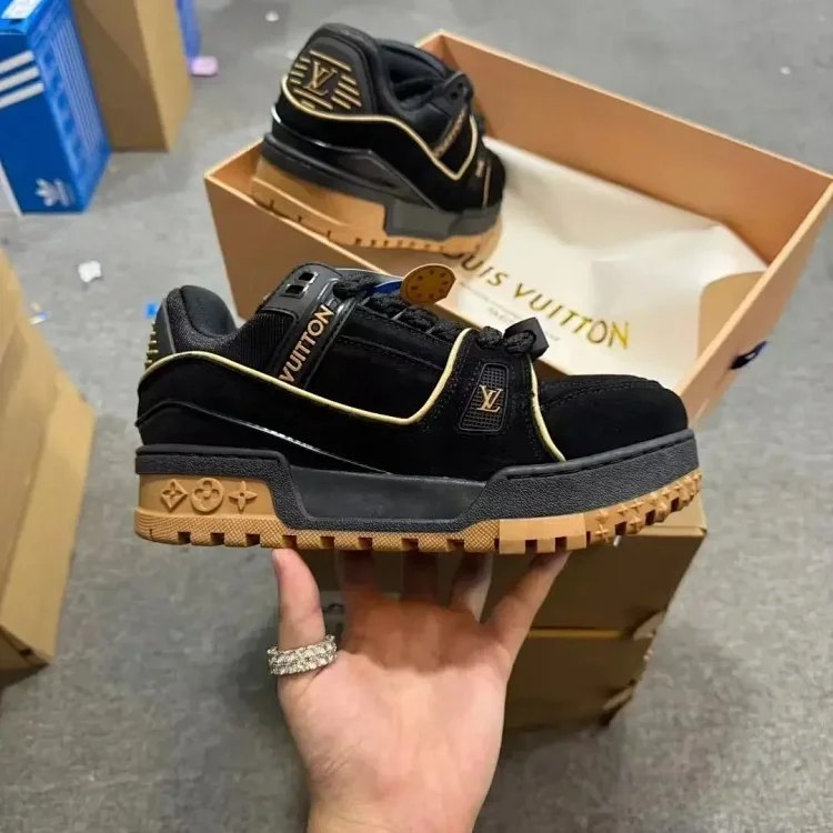   Louis Vuitton Traine (6 style) -3
