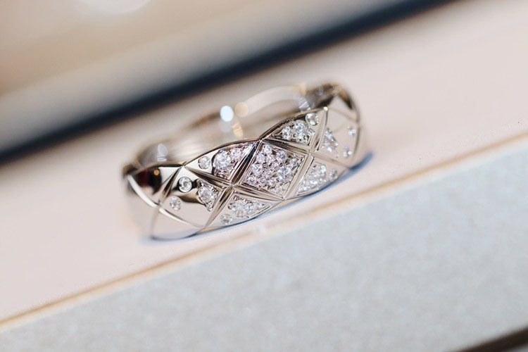  Chanel diamond pattern ring -3