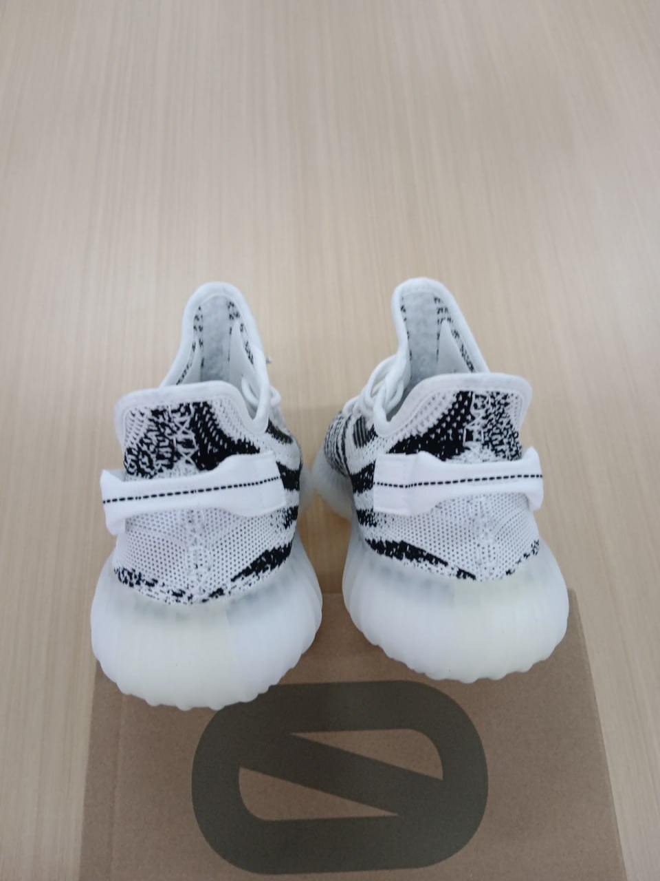    Adidas YEEZY 350 -4