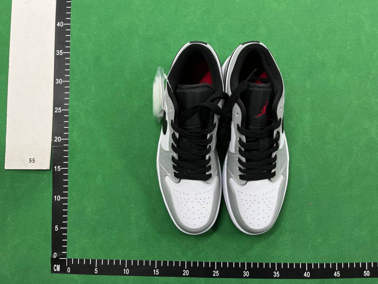   Nike Jordan Low 1 -2