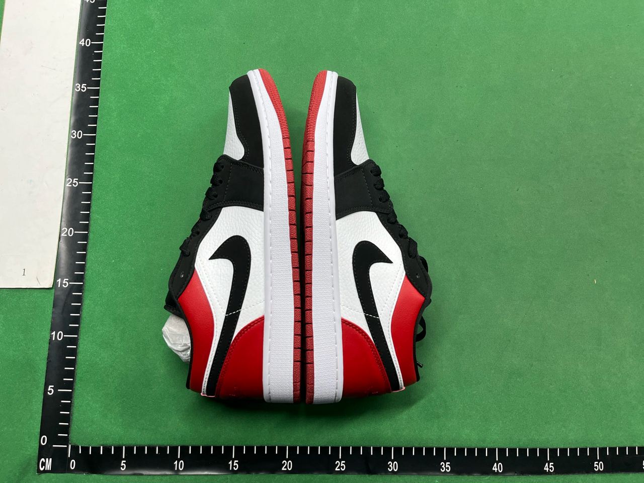   Nike Jordan Low 1 -5