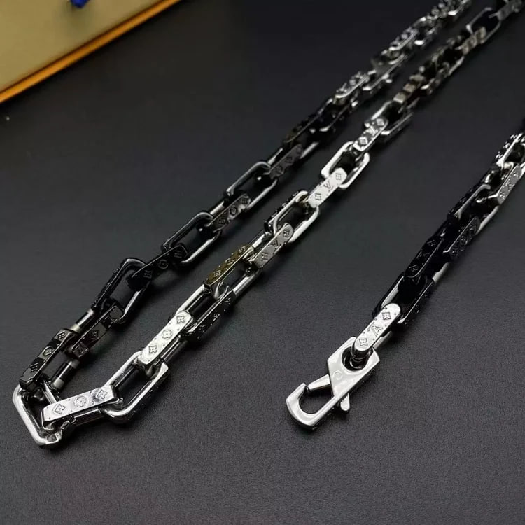 Louis Vuitton Monogram Chain w