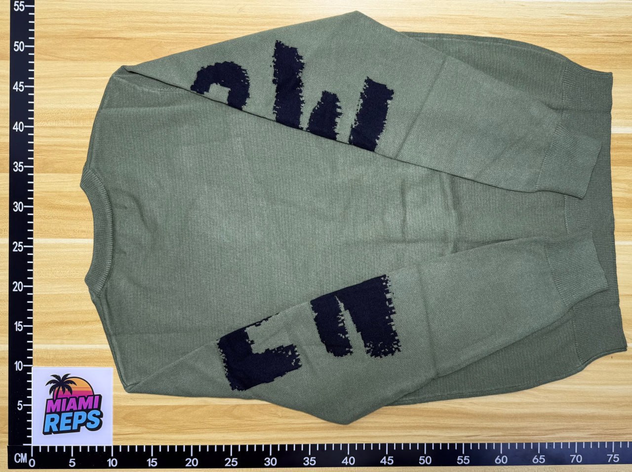  Unknown Brand QUE Knit Sweater -2