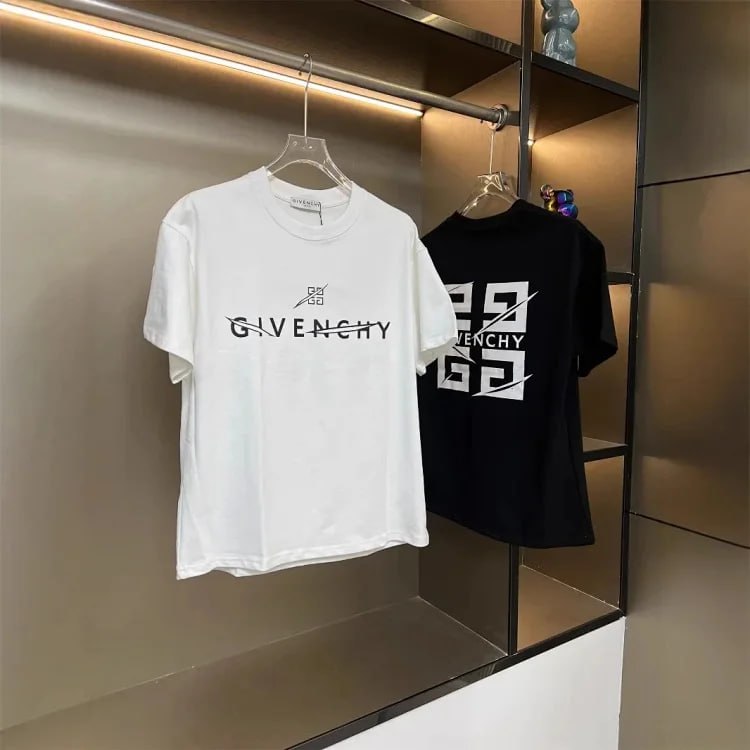  Givenchy 4G Logo T-Shirt [2 s