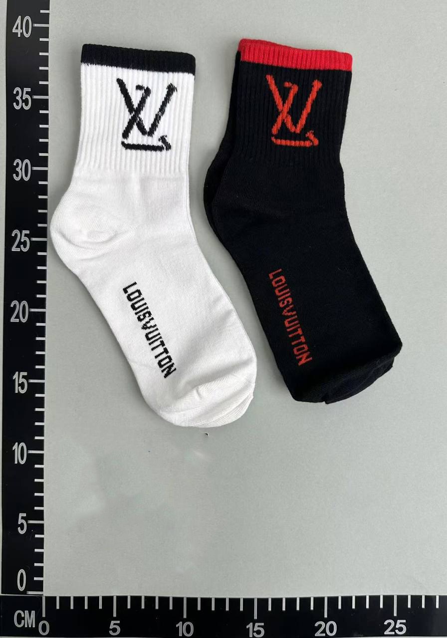  LOUIS VUITTON Socsks -3
