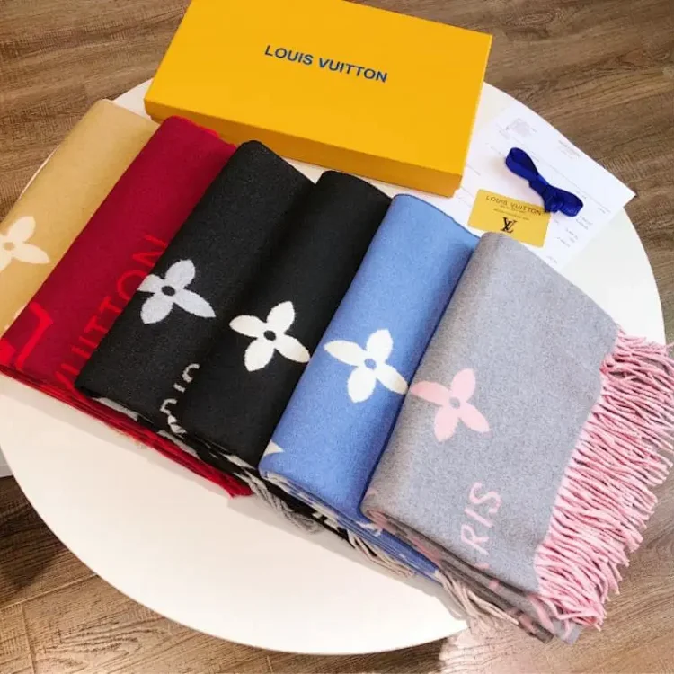    Louis Vuitton Scarf
