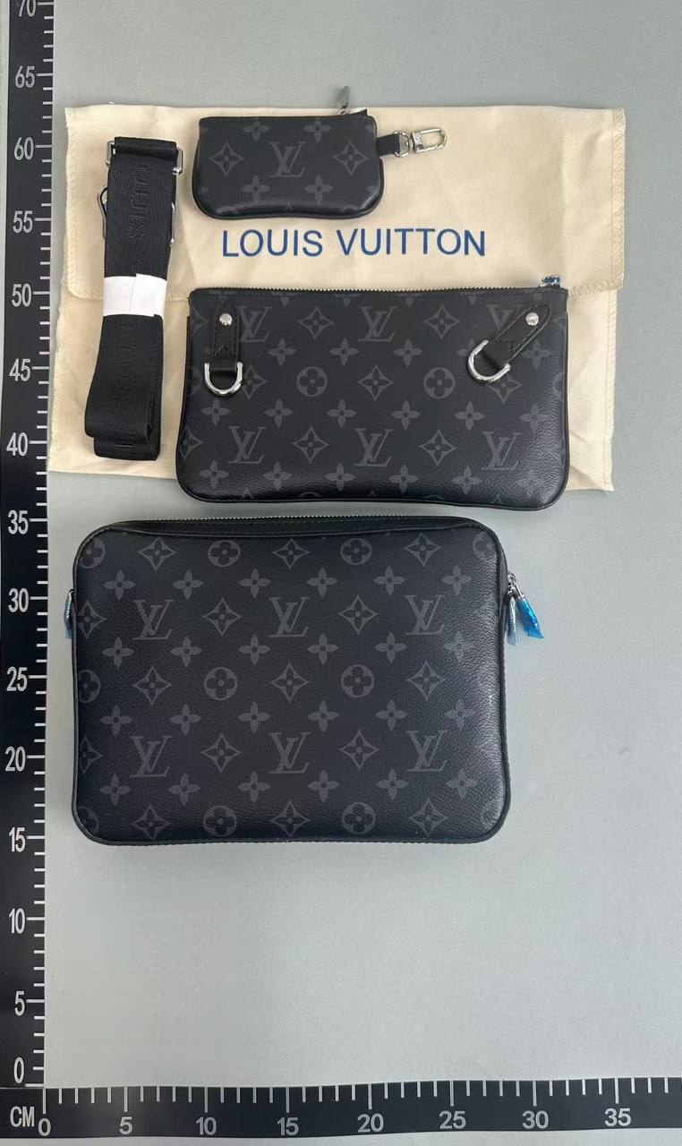   Louis Vuitton Purse -4