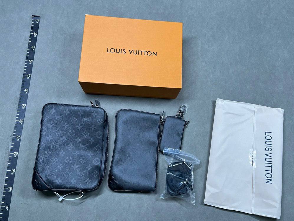 LOUIS VUITTON TRIO MESSENGER  -2