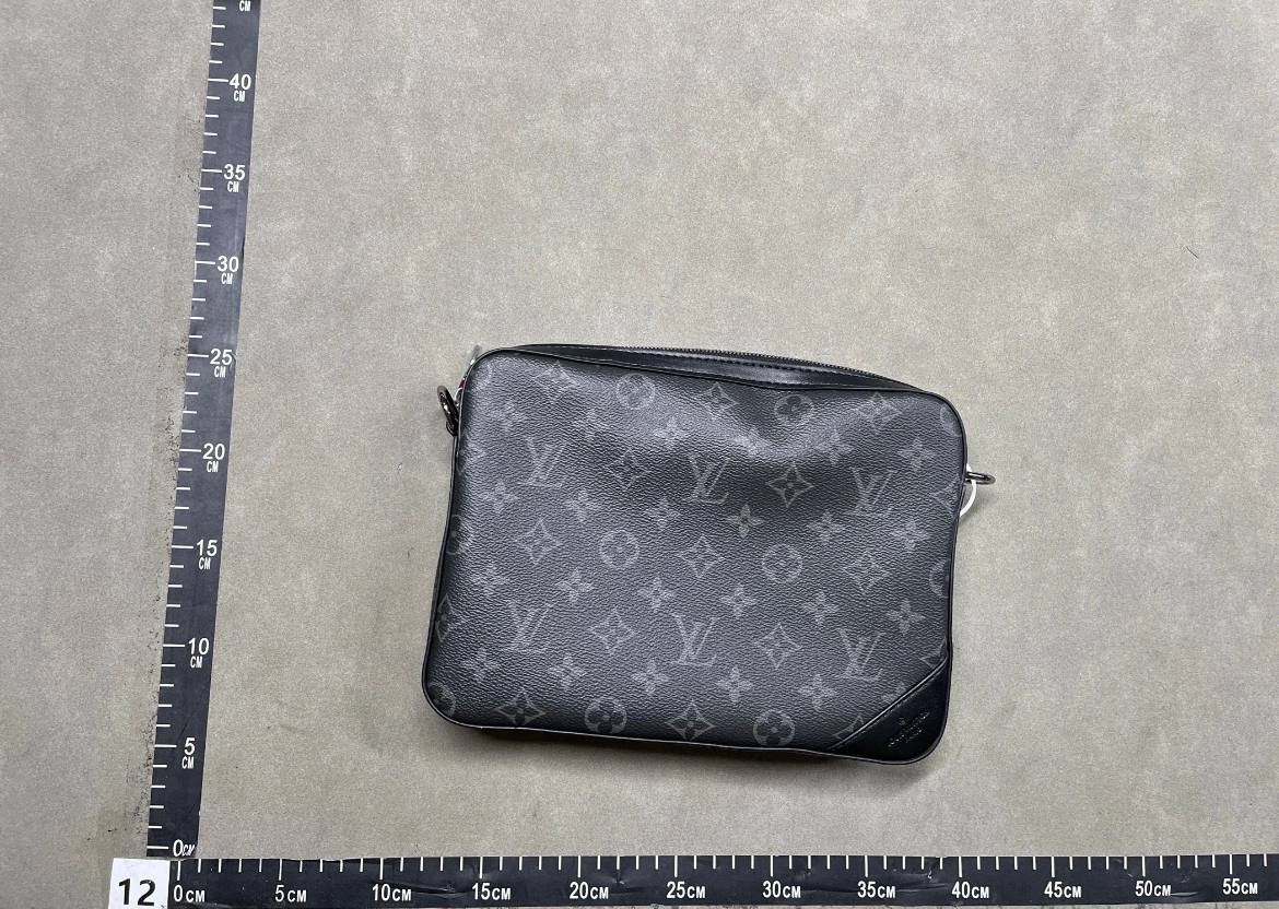 LOUIS VUITTON TRIO MESSENGER  -5